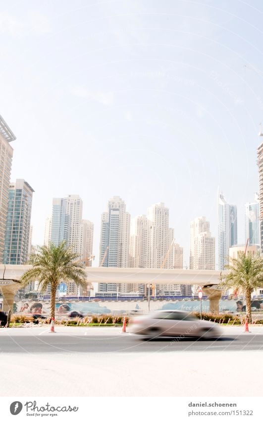 Metropolis 3 Dubai Stadt Skyline Hochhaus Bewegung Verkehr KFZ Straße Häusliches Leben Wohnung Arabien Reifezeit modern PKW Wachstum