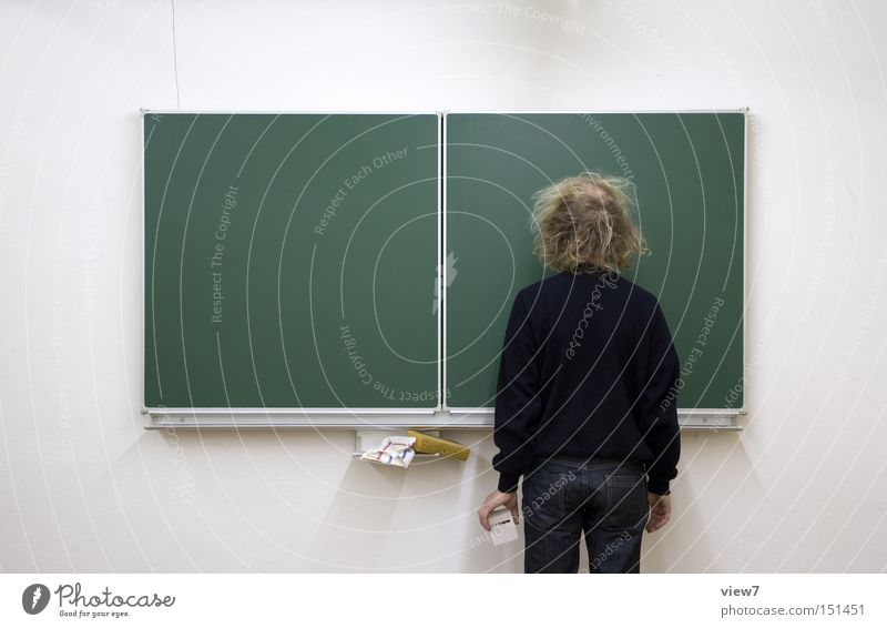 Schule ll - Kurzkontrolle! Bildung Erwachsenenbildung Tafel Schüler Lehrer Prüfung & Examen Mann Rücken Mauer Wand Arbeit & Erwerbstätigkeit gebrauchen Denken