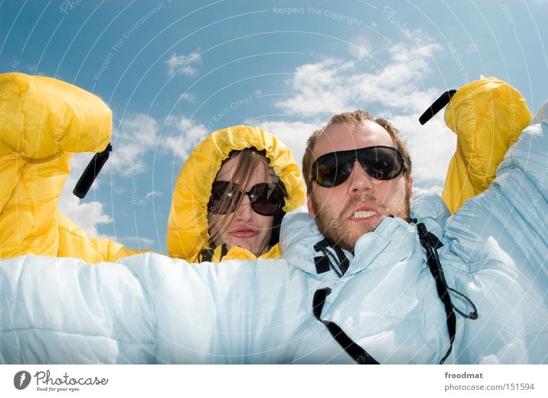 we are strong! Schlafsack Gesicht lustig Sonnenbrille Coolness verrückt Jugendliche stark Wärme Sommer Freude Kraft Himmel selkbag Fusion-Festival