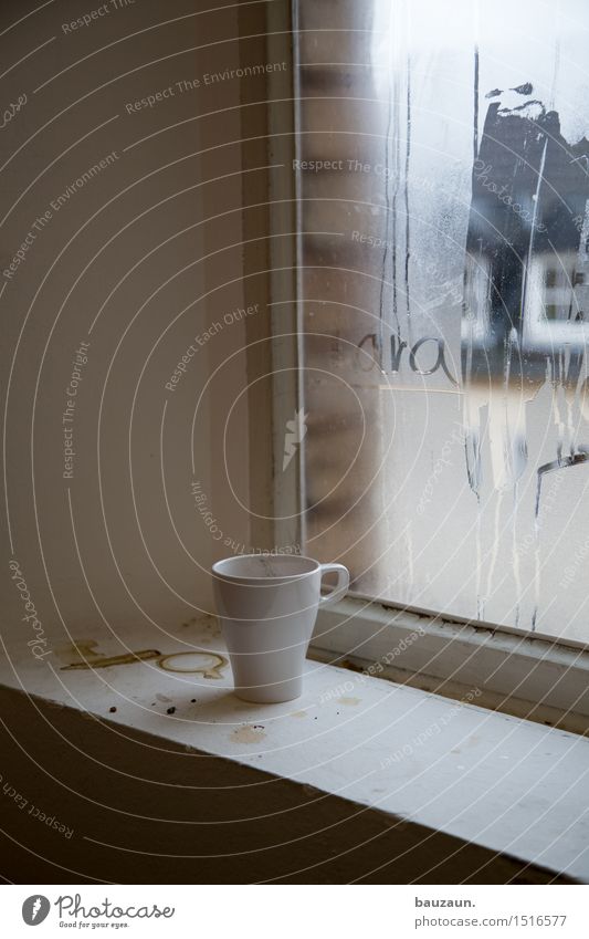 laras tasse. Lebensmittel Ernährung Frühstück Kaffeetrinken Getränk Heißgetränk Kakao Tasse Becher Häusliches Leben Wohnung Wetter schlechtes Wetter Regen Eis