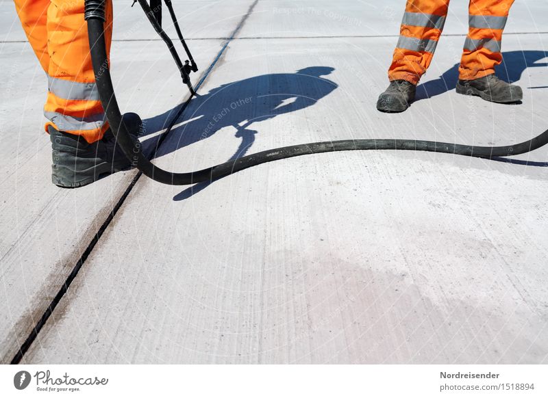 Models Arbeit & Erwerbstätigkeit Beruf Handwerker Arbeitsplatz Baustelle Werkzeug Maschine Technik & Technologie Mensch Beine Fuß 2 Straße Arbeitsbekleidung