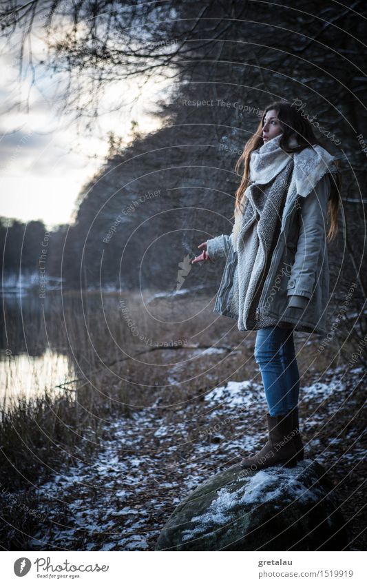 smoke on sunday Freiheit Schnee Mensch feminin Junge Frau Jugendliche 1 18-30 Jahre Erwachsene Umwelt Natur Landschaft Luft Himmel Winter Schönes Wetter Eis