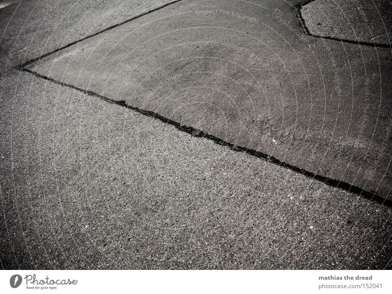 HOLZ II Beton Stein Straße grau Linie Tod bewegungslos kalt unfreundlich schwarz Schatten Stillleben Verkehrswege Mineralien