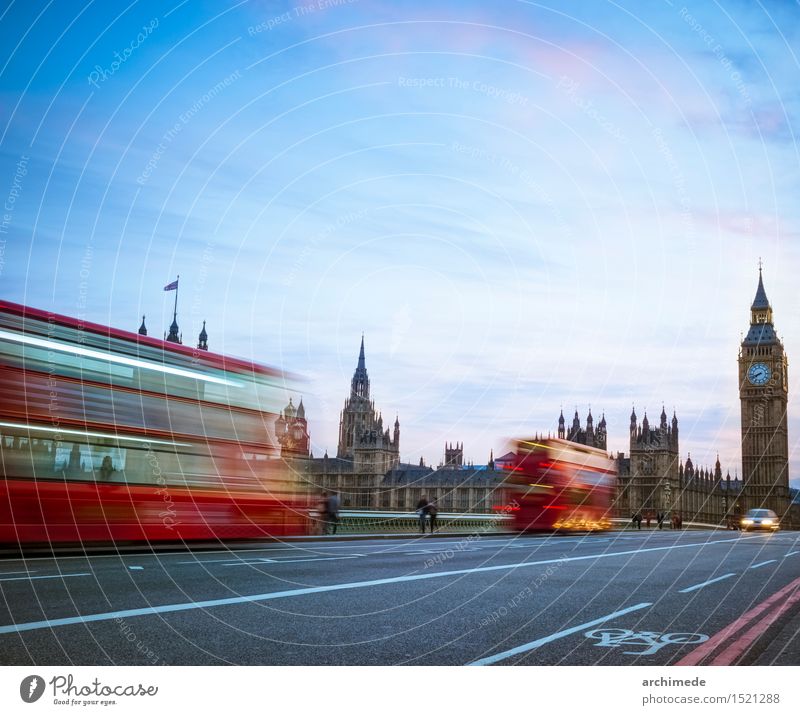 London Skyline in der Dämmerung Ferien & Urlaub & Reisen Ausflug Fluss Stadt Verkehr Straße Bewegung Geschwindigkeit Big Ben Großbritannien Wahrzeichen Brücke