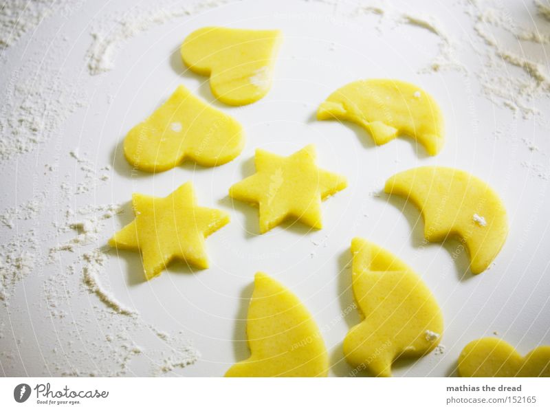 AUSGESTOCHEN Backwaren Weihnachten & Advent Teigwaren Plätzchen Herz Stern (Symbol) Strukturen & Formen ausrollen Vorfreude Mehl lecker Gastronomie Freude