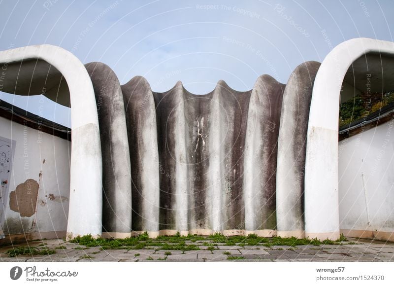 Historisch | Muschelschale Sassnitz Deutschland Mecklenburg-Vorpommern Europa Kleinstadt Architektur Pavillon Mauer Wand Fassade Denkmal alt außergewöhnlich