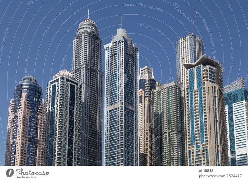 Wolkenkratzer Dubai Marina Reichtum Stadt Skyline Hochhaus Gebäude Architektur Jachthafen modern Reiseziele Vereinigte Arabische Emirate Urbane Skyline