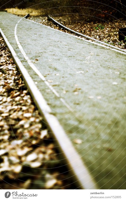 Usertreffen Gleise Bahnhof Rangierbahnhof Weiche abbiegen Kurve Verschiedenheit Richtung Herbst verfallen gleisdreieck ablenken trendy scout