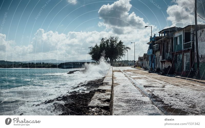 Baracoa Malecon Ferien & Urlaub & Reisen Tourismus Abenteuer Ferne Umwelt Natur Wasser Himmel Wolken Wellen Küste Meer Karibisches Meer Insel Kuba Mittelamerika