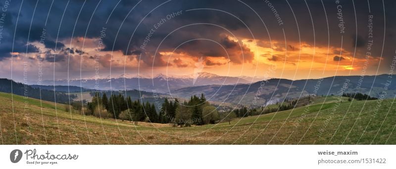 April Sturm und Sonnenuntergang. Frühlingsabend schön Ferien & Urlaub & Reisen Sommer Schnee Berge u. Gebirge Natur Landschaft Pflanze Himmel Wolken Unwetter