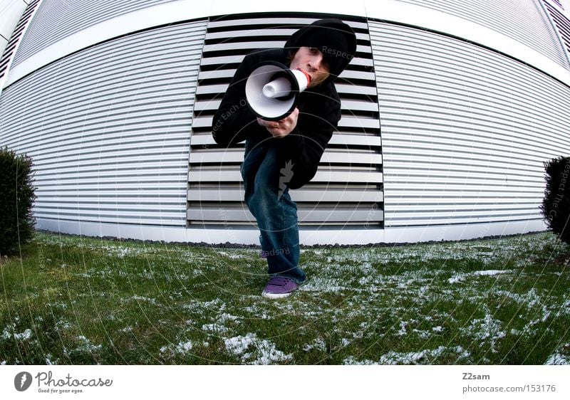 AUFGEWACHT!!!!! schreien Megaphon Mensch grün Wiese Winter Futurismus Stil Architektur Kommunizieren Mann aufgewacht schläfer Metall Körperhaltung