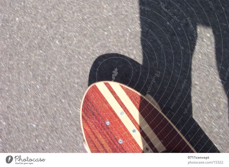 cruisin with my longboard Skateboarding Geschwindigkeit Extremsport Cruisin Board Schatten Fun