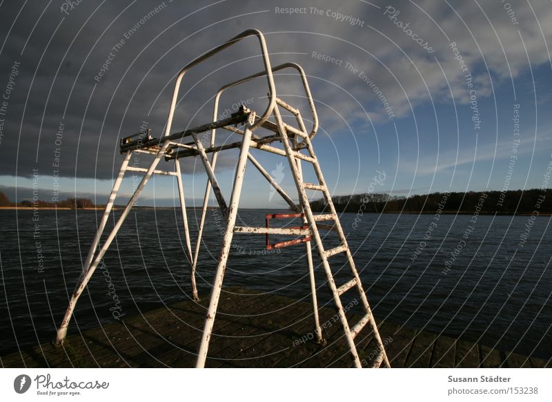 Sprungturm a.D. Mecklenburg-Vorpommern Spielen Wasser kalt Steg Holz Himmel See Malchow Metall Metallwaren Rost springen Fleesensee