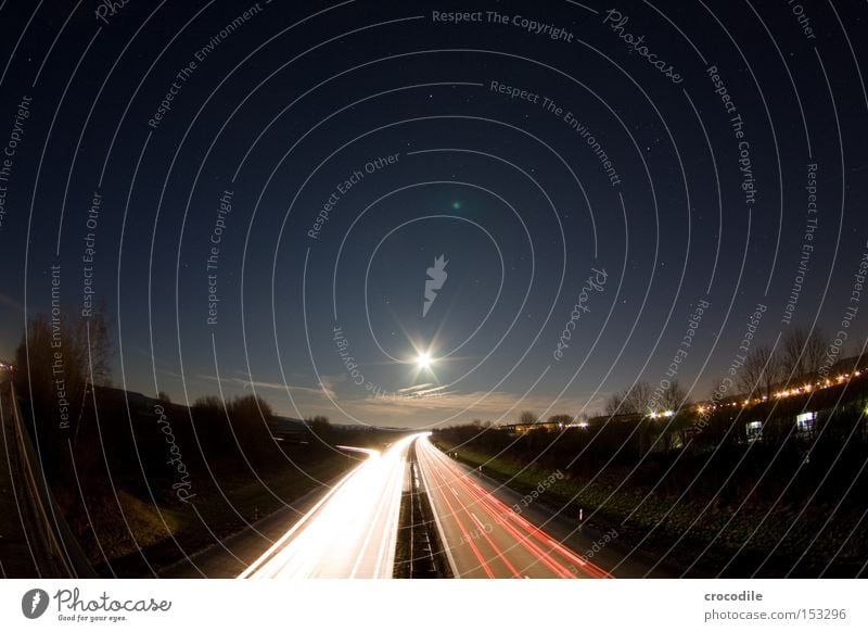 Highway to the stars Autobahn Straße Verkehr Mond Licht Nacht dunkel Abend Geschwindigkeit Weltall Baum Wolken Verkehrswege Langzeitbelichtung Kraft