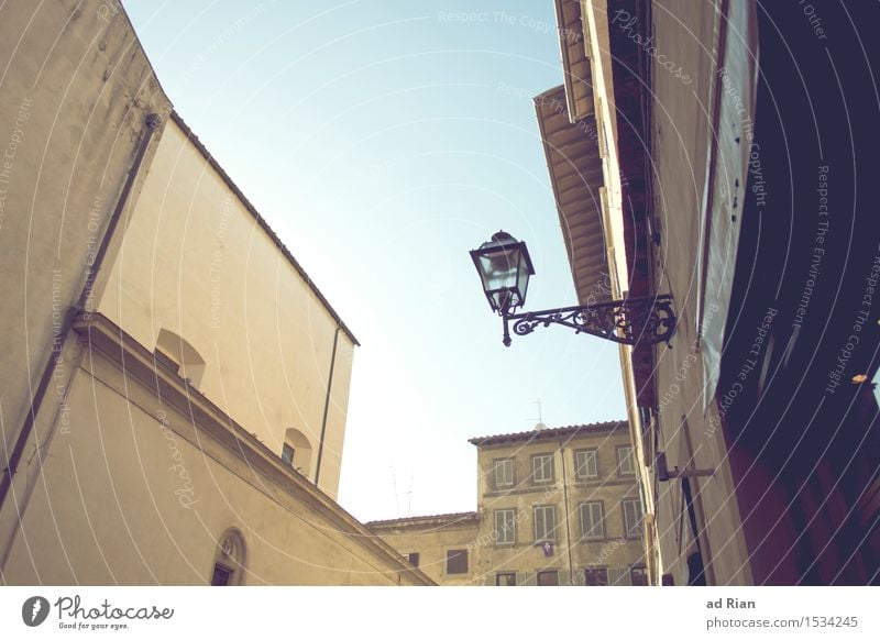 Strassenschlucht Architektur Himmel Wolkenloser Himmel Frühling Wetter Schönes Wetter Florenz Stadt Stadtzentrum Skyline Menschenleer Haus Hochhaus Bauwerk