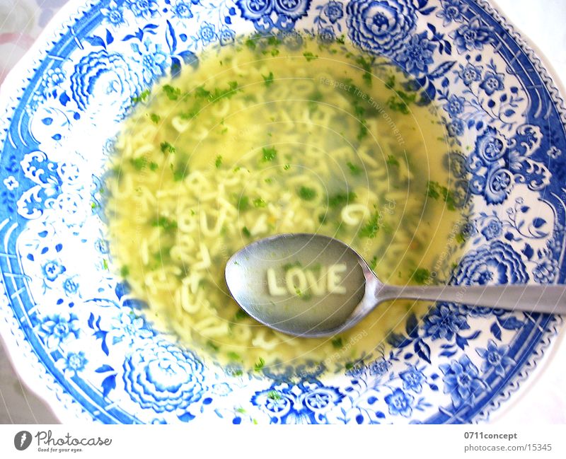 Buchstabensuppe 4 Lovers Suppe Nudelsuppe Löffel lecker Teller Liebe gehen Magen Vollkorn Herzenslust Mittag Pause Liebeskummer schwäbisch tief Vesper