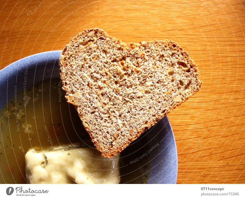 Gegen den Hunger! Suppe Brot gehen Magen Vollkorn Herzenslust Mittag Pause Liebeskummer Maultasche schwäbisch tief Teller Vesper Abendessen Sorge Hoffnung Tisch