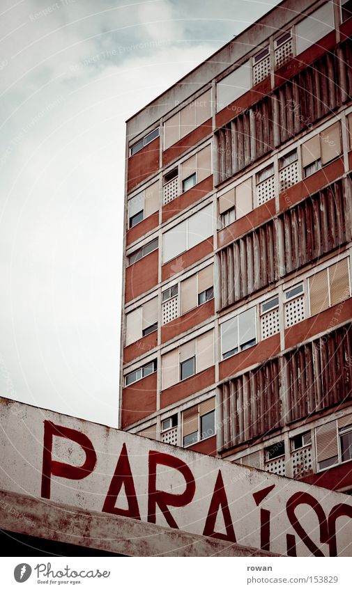 Paradies Hochhaus Beton Stadt Plattenbau Häusliches Leben Hölle Wohnung Block trist Wohnhochhaus Wohnform schäbig Südamerika