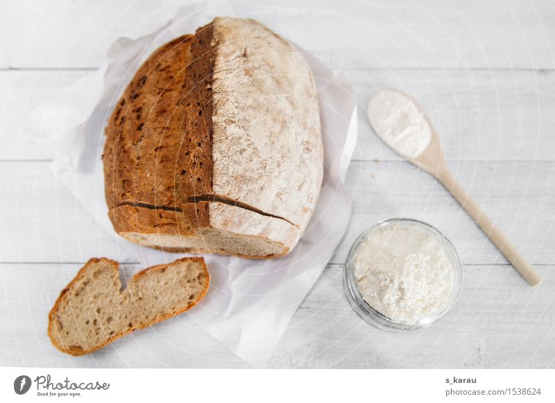 Frisches Brot Lebensmittel Getreide Teigwaren Backwaren Ernährung Frühstück Löffel frisch braun weiß Fürsorge rein Mehl selbstgemacht Weizen Farbfoto