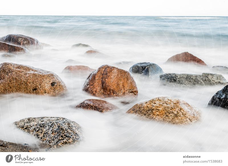 Ostsee Landschaft Schönes Wetter Felsen Küste Strand Glück Zufriedenheit Lebensfreude achtsam Vorsicht Gelassenheit geduldig ruhig Fernweh Einsamkeit Farbfoto