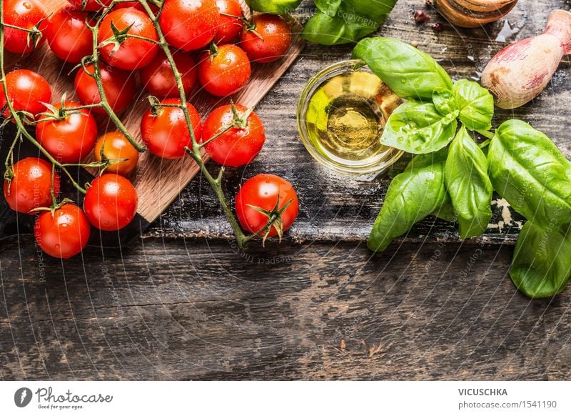 Kirschtomaten mit Basilikum und Olivenöl Lebensmittel Gemüse Salat Salatbeilage Kräuter & Gewürze Öl Ernährung Mittagessen Abendessen Büffet Brunch Picknick