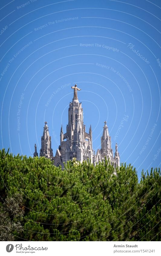 Tibidabo Barcelona Ferien & Urlaub & Reisen Sightseeing Städtereise Sommerurlaub Skulptur Kultur Himmel Schönes Wetter Stadtrand Kirche Bauwerk Architektur