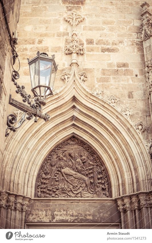 Pforte Skulptur Architektur Relief Stadtzentrum Altstadt Kirche Dom Palast Mauer Wand Tür Sehenswürdigkeit Ferien & Urlaub & Reisen Religion & Glaube Barcelona