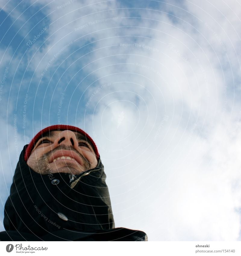 Zieht euch warm an Himmel kalt Frost Bekleidung Jacke Mütze Kapuze Winter Wolken Mann Gesicht frieren ohneski