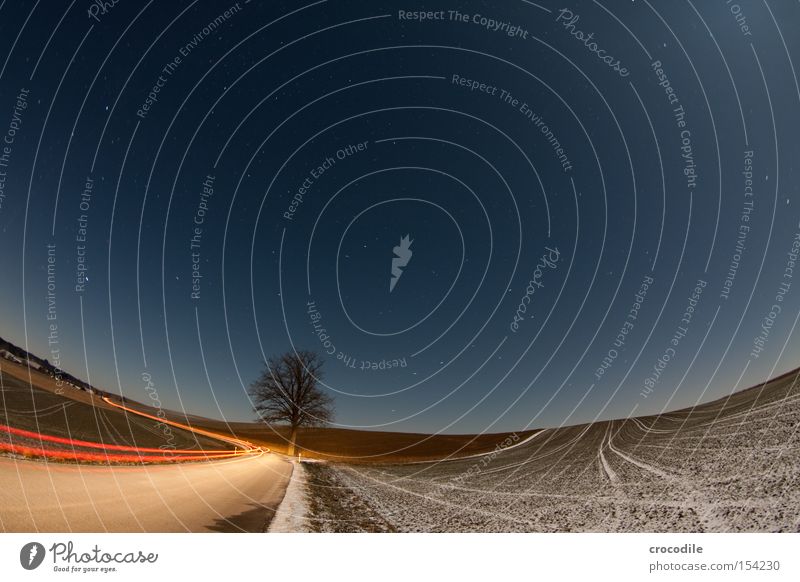 Kurvenlicht ll Scheinwerfer Autoscheinwerfer Baum Feld Straße Landwirtschaft Rücklicht Nacht Stern blau Streifen Fischauge Wölbung Verkehrswege
