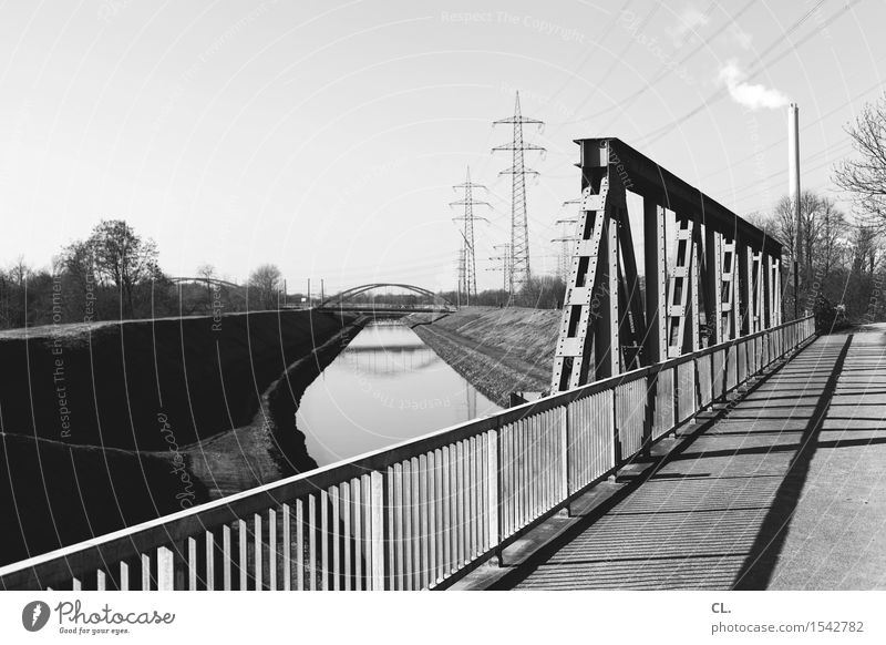 brücke und kanal Energiewirtschaft Industrie Umwelt Natur Landschaft Wolkenloser Himmel Schönes Wetter Flussufer Architektur Verkehr Verkehrswege Wege & Pfade