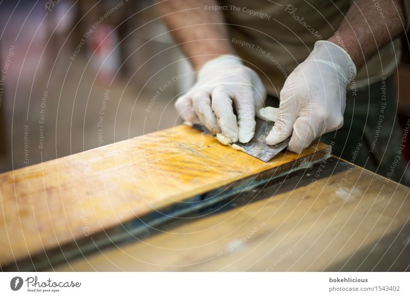 Handwerk IV Freizeit & Hobby Handarbeit heimwerken Wohnung Renovieren Möbel Handwerker maskulin Mann Erwachsene 1 Mensch Arbeitsbekleidung Schutzbekleidung