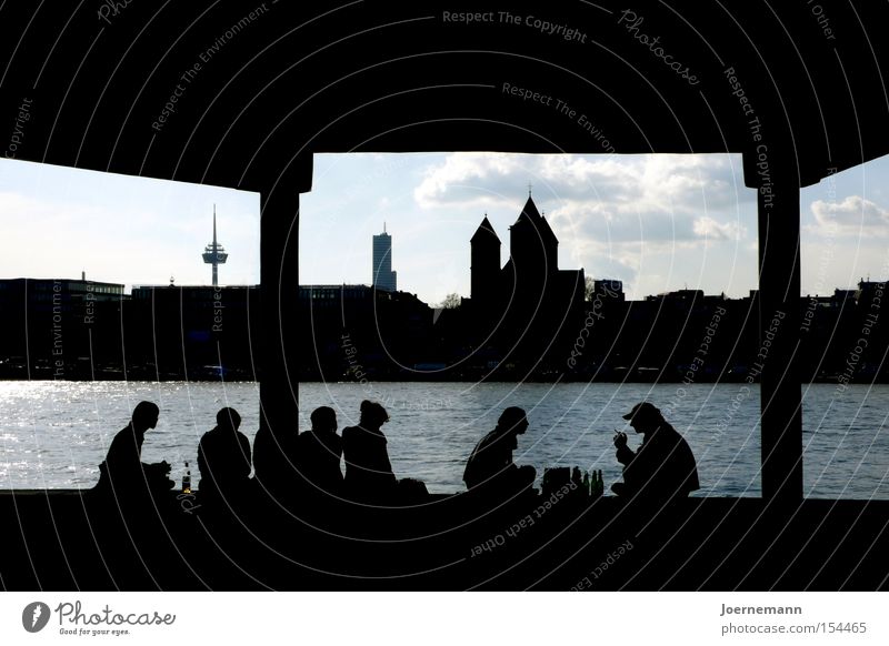 Sitzgruppe Köln Rhein Sitzreihe Picknick Flussufer Silhouette Schatten Menschengruppe Freude Stadt