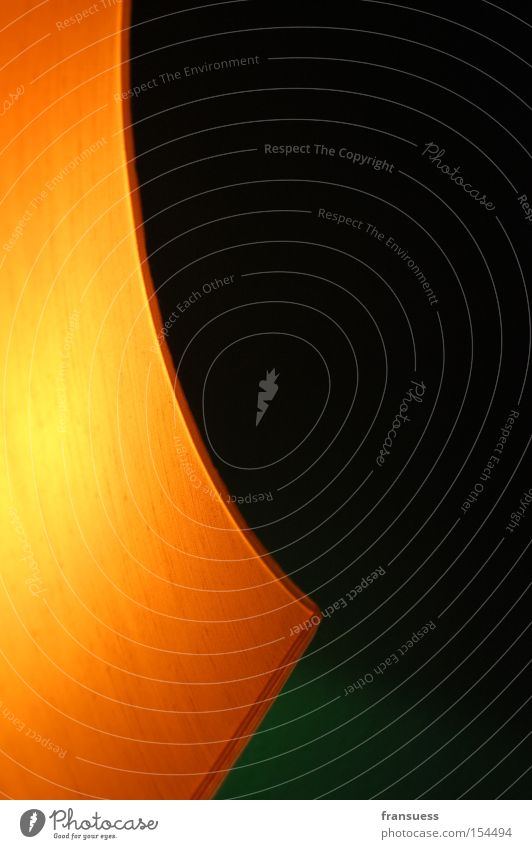 schwungvoll Lampe Tischlampe Schwung geschwungen Lampenschirm Detailaufnahme abstrakt Beleuchtung hell grün gelb Strukturen & Formen Geometrie Biegung Dinge