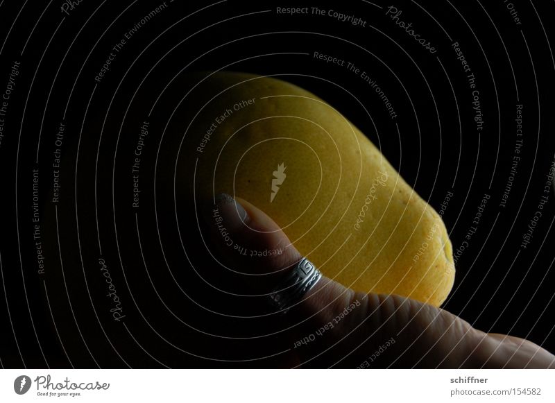 Pomelo Südfrüchte Grapefruit Orange Frucht Hand Finger Ring dunkel gelb festhalten schwer Zitrone Dickes Ding
