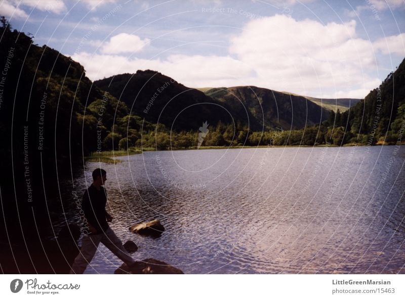 boy and lake See Hügel Wolken grün fantastisch Republik Irland