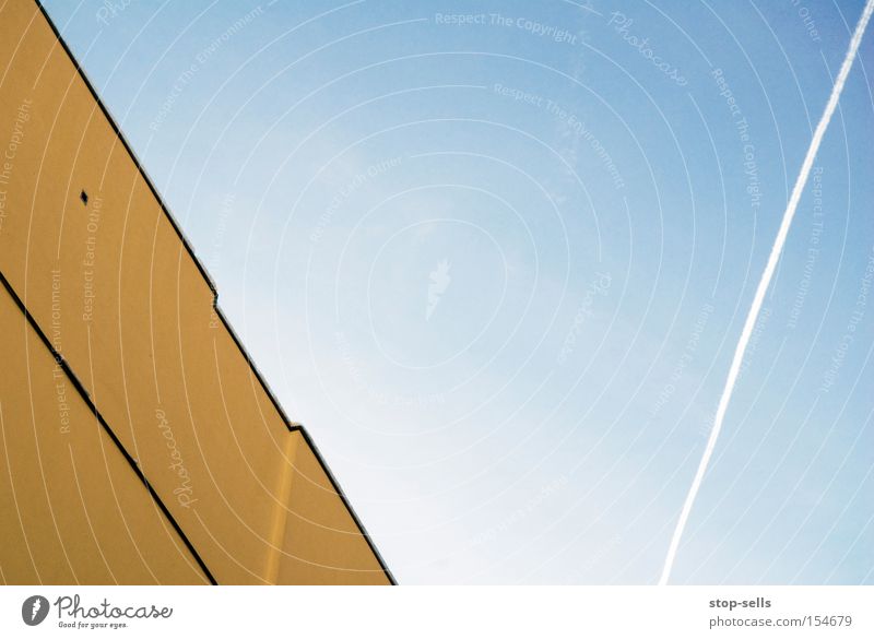 Gelb\Blau/Blau Linie Strukturen & Formen gelb blau Himmel fliegen Ferien & Urlaub & Reisen Fassade Flugzeug Schönes Wetter Buchstaben Luftverkehr V