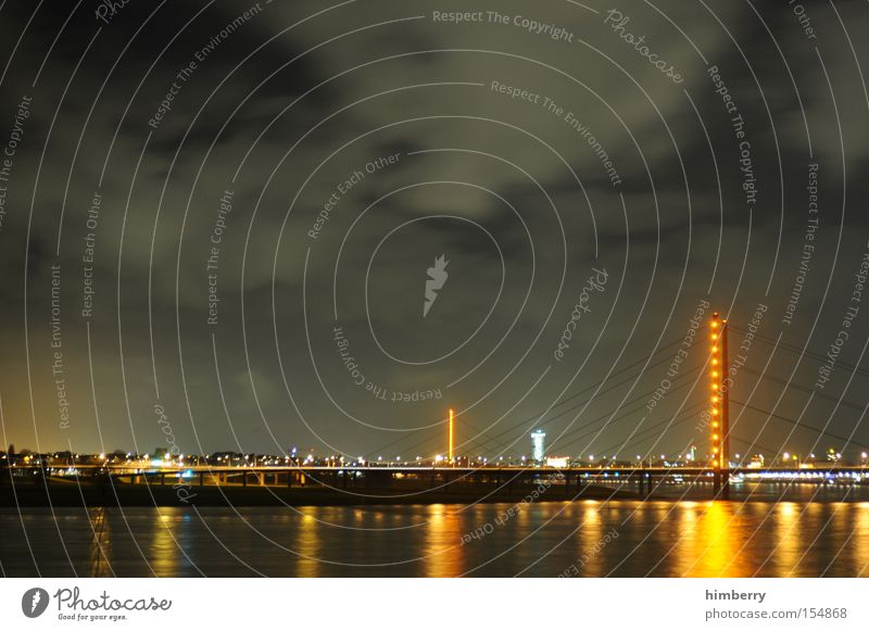 feierabend Stimmung Atmosphäre Düsseldorf Stadt Nacht Nachtleben Fluss Brücke Beleuchtung Reflexion & Spiegelung Verkehr Schichtarbeit Langzeitbelichtung