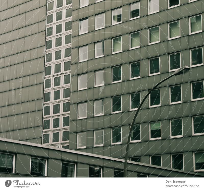 PLATTE TOTAL grau Hochhaus Haus Ghetto Laterne Fenster Plattenbau Langeweile trist Ödland einfach Stadtteil Jugendgewalt Gewalt Wohnhochhaus Hamburg