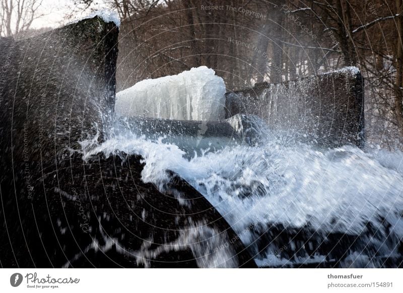 Wasserkraft Wasserkraftwerk Wasserrad Eis Dynamik Elektrizität kalt Winter Industrie