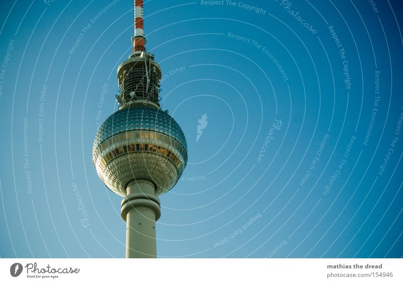 GROßER BRUDER Berliner Fernsehturm Funkturm Alexanderplatz Berlin-Mitte Wahrzeichen hoch Turm Kugel mystisch blau schön Idylle Himmel Silhouette Denkmal