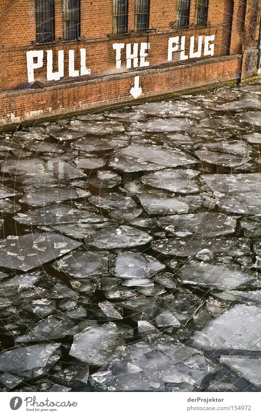 Mein lieber Scholli Eis Berlin Spree Redewendung Text Wand Wasser Winter kalt Brücke Grundbesitz