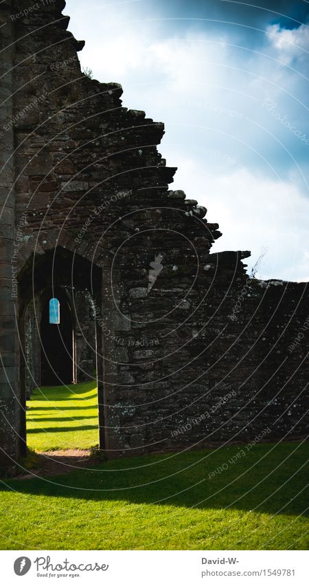 alte Geschichten Theaterschauspiel Kultur Umwelt Natur Landschaft Wolken Schönes Wetter Burg oder Schloss Ruine Tor Bauwerk Architektur Mauer Wand Tür