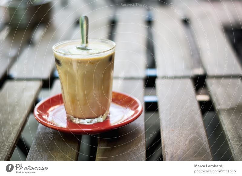 Iced Coffee on wooden table Milcherzeugnisse Frühstück Büffet Brunch Italienische Küche Getränk Erfrischungsgetränk Kaffee Teller Löffel Lifestyle Freude