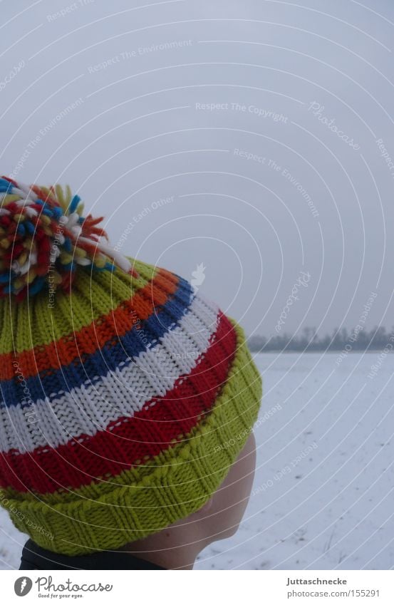 Bommelchen Mütze Quaste kalt Winter Kind Junge Streifen gestreift mehrfarbig Wollmütze Schnee Eis Zufriedenheit Juttaschnecke Jugendliche