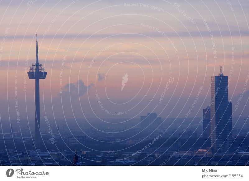 Heimatserie (3) Himmel Horizont Stadt Skyline Hochhaus Turm Heimweh Köln Sonnenuntergang Stadtteil Fernsehturm Textfreiraum oben Dämmerung Vogelperspektive