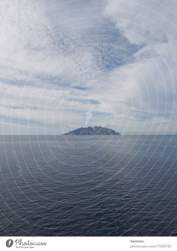 kleine Insel Umwelt Natur Landschaft Urelemente Himmel Wolken Sommer Klima Felsen Küste Meer Farbfoto Gedeckte Farben Außenaufnahme Menschenleer