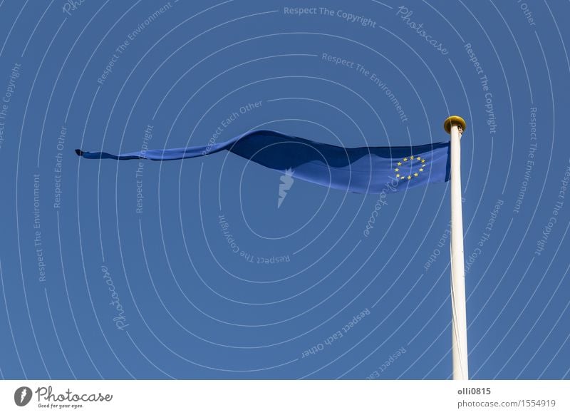 Europäische Flagge Sommer Feste & Feiern Erde Himmel Wolken Wind Fahne dünn lang blau Selbstständigkeit Europa Blauer Himmel Wolkenlandschaft ausschneiden