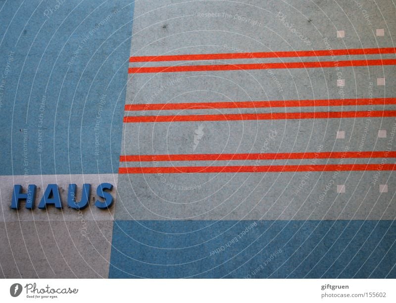 HAUS Haus Gebäude Streifen Muster Typographie Aufschrift Beschriftung Buchstaben Wort Wand Fliesen u. Kacheln Detailaufnahme Schriftzeichen modern Architektur