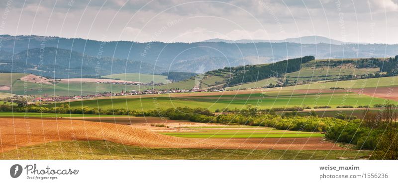 Grüne Frühlingshügel in der Slowakei. April sonnige Landschaft schön Ferien & Urlaub & Reisen Tourismus Berge u. Gebirge Natur Himmel Wolken Schönes Wetter