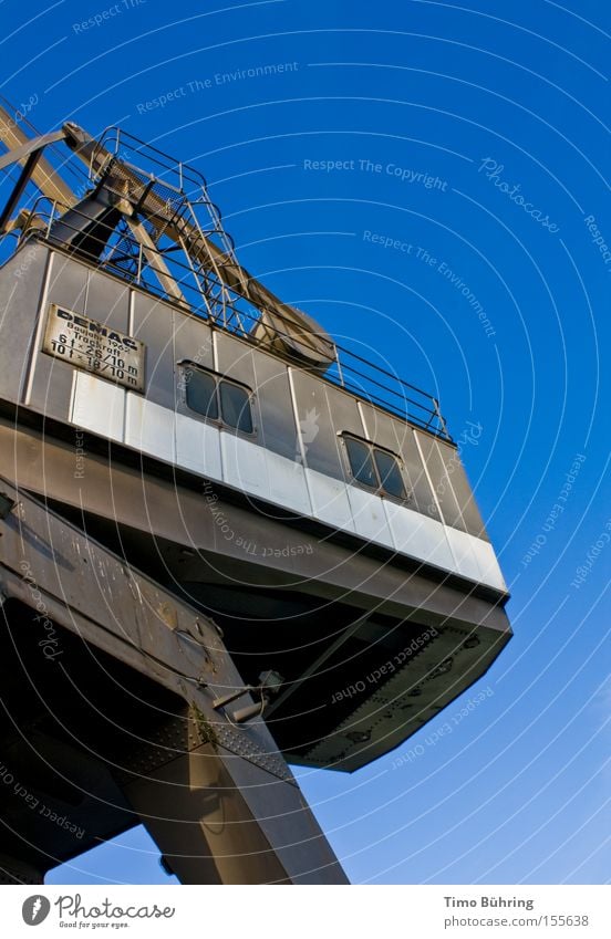 Metallischer Gewichtheber Teil 2 Kran blau Himmel grau strahlend Maschine Stahl Arbeit & Erwerbstätigkeit groß Macht schwer Industrie Hafen